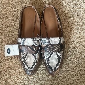 Universal Threads Faux Snakeskin Loafers mules sz 9